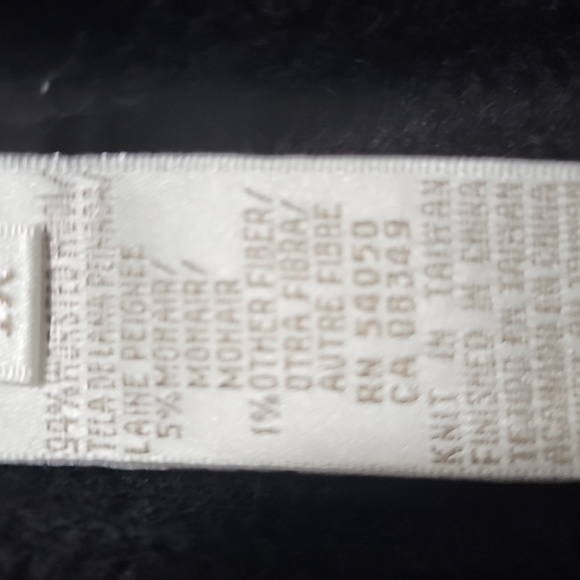 VTG | Vintage Black & Red Wool Knit Snowflake Sweater - Picture 11 of 16